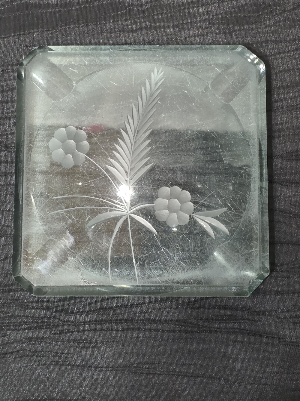 1950 - 1960 MCM Vintage Etched Glass Ashtray – Floral & Leaf Motif (4.5" x 4.5")